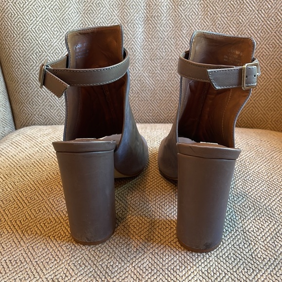 Steve Madden Gray Carnabi Block Heel Peep Toe Heels, 8M - Picture 5 of 10